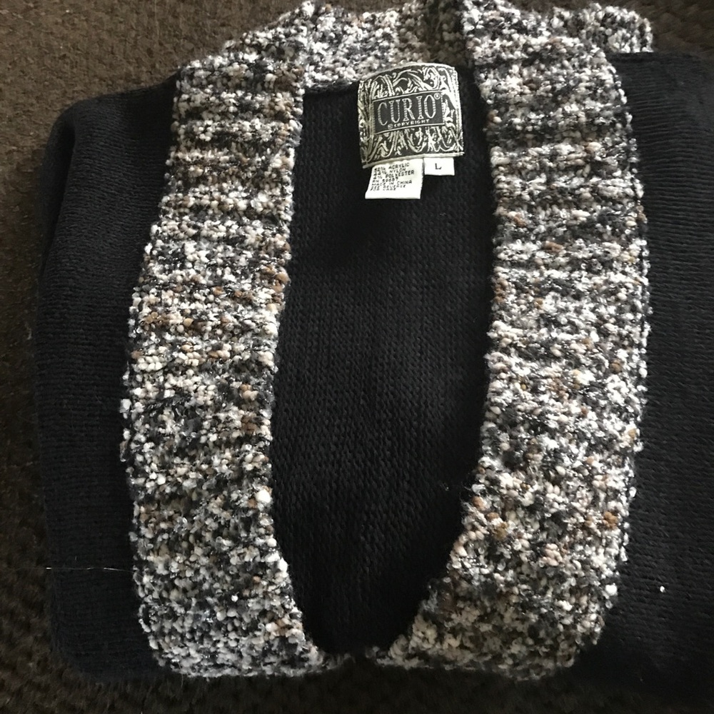 Size large deep v with 3/4 length bell sleeves